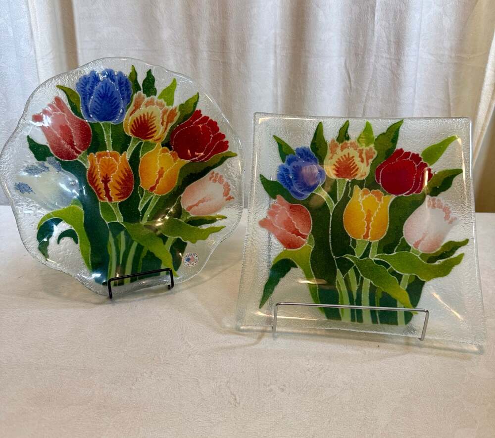 Peggy Karr Signed Fused Glass Tulip Plates - Set of 2 (Ruffled and Square)